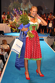 Kim Zöllner aus Kiel / München ist das neue Wiesn-Dirndl 2013 (©Foto: Martin Schmitz)